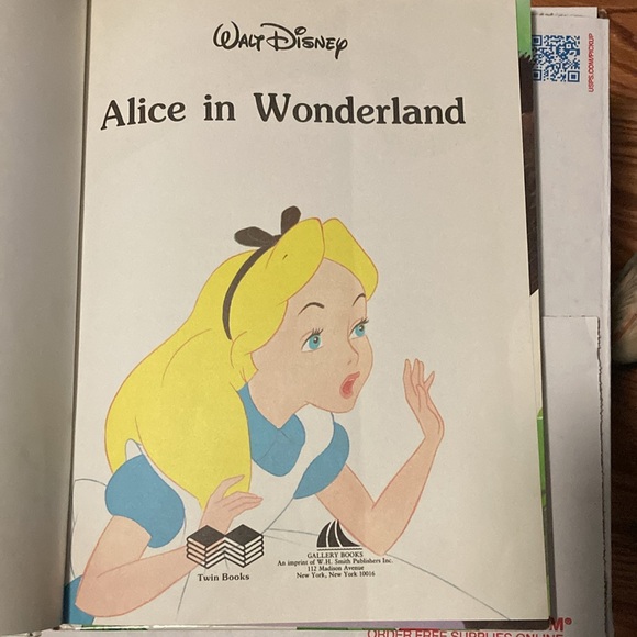 WALT DISNEY ALICE IN WONDERLAND HARDCOVER BOOK PRINTED HONG KONG 1986 - Picture 2 of 5